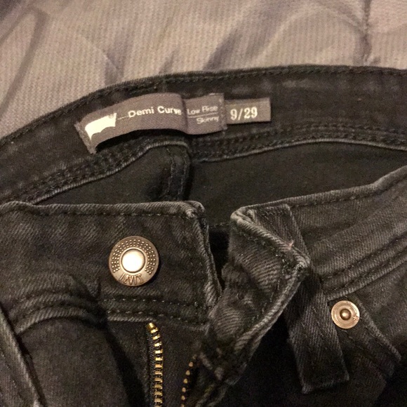 Levi’s - Picture 3 of 5